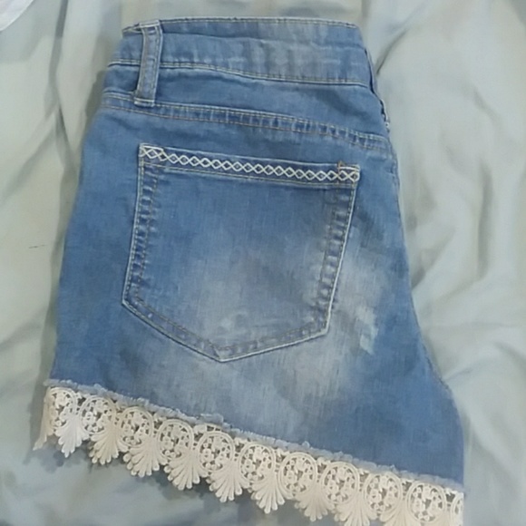 Cute low rise shorts - Picture 4 of 4